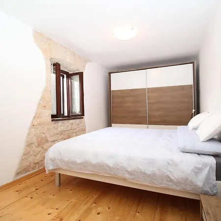House Adriana * באלה