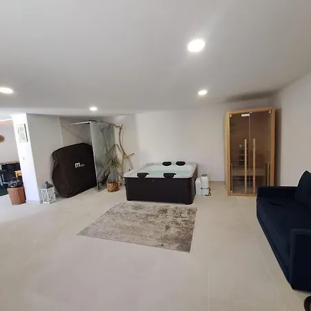 House Adriana באלה
